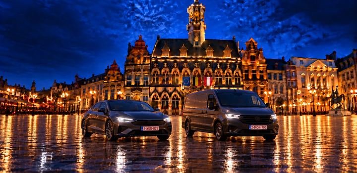 Véhicules à Mons, de nuit